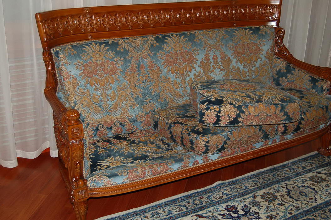 Баррикадная - обивка диванов, материал алькантара