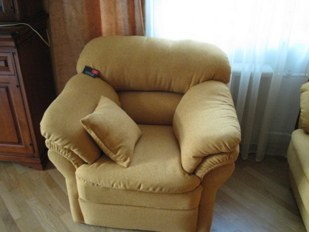 Столбовая - обшивка стульев, материал замша