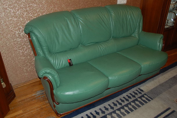 Белоозерский - обшивка диванов, материал замша