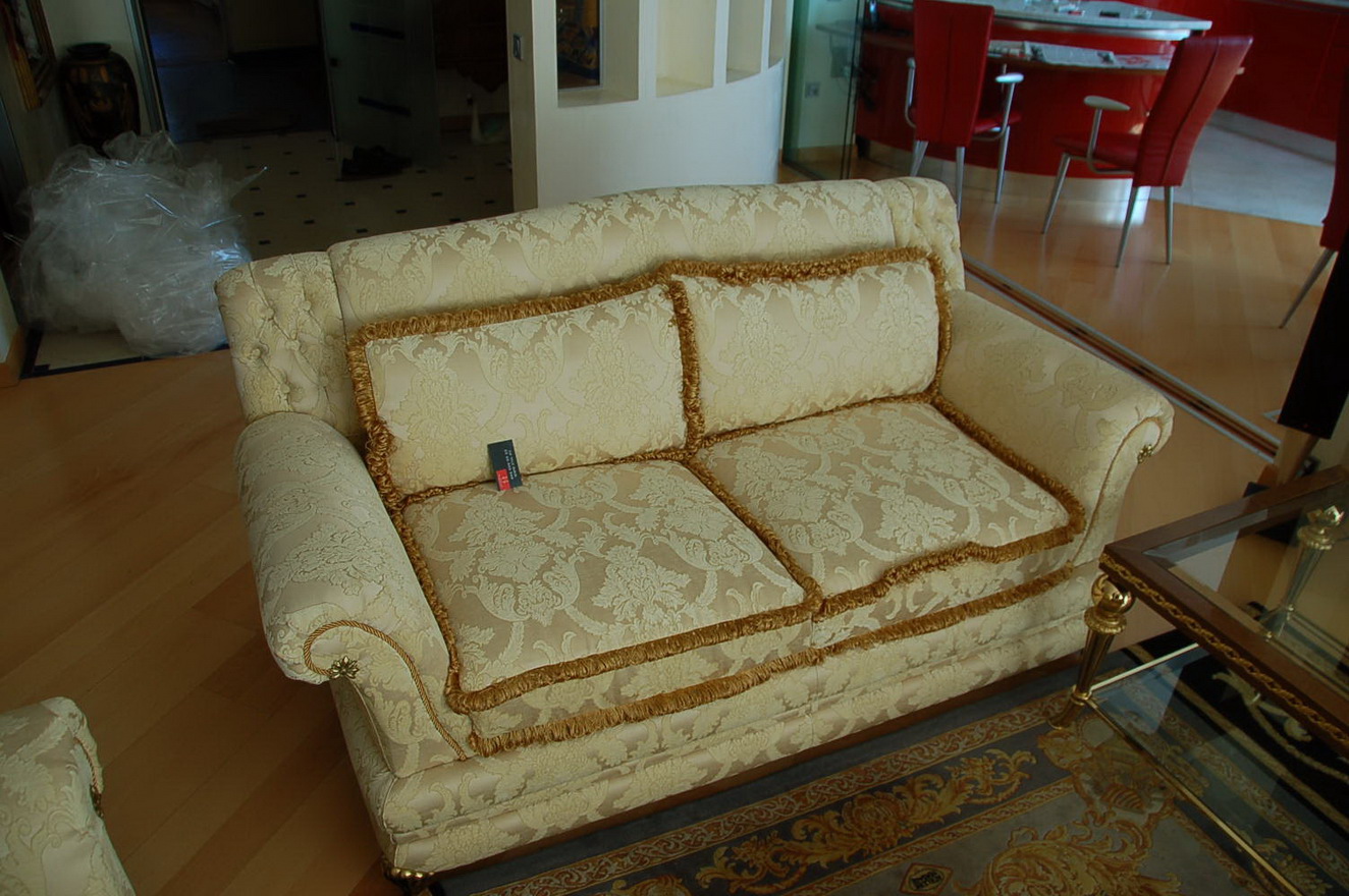 Зеленоградский - обшивка стульев, материал алькантара