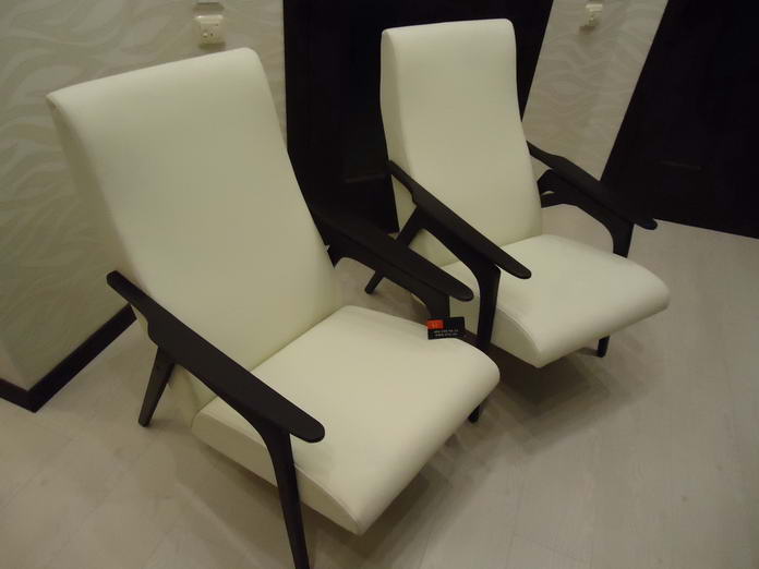 Архангельское - обшивка стульев, материал кожа