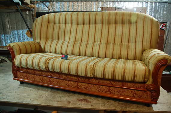 Кленово - обшивка диванов, материал кожа