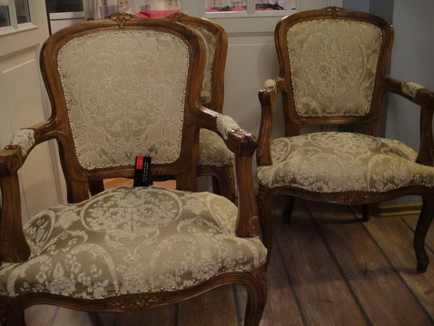 Багратионовская - обшивка стульев, материал букле