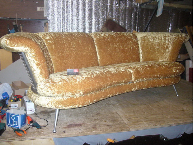 Белоозерский - перетяжка диванов, материал нубук