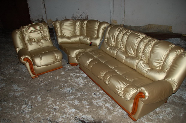 Студенческая - перетяжка диванов, материал флок