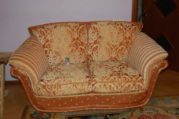 Комсомольская - перетяжка мебели, материал репс-велюр