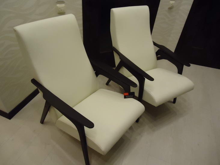 Белокаменная - перетяжка стульев, материал флок на флоке