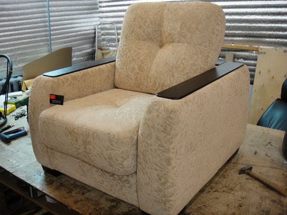 Автозаводская - перетяжка стульев, материал антивандальные ткани
