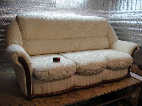 Белоомут - перетяжка диванов, материал бархат