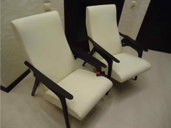 Деловой центр - ремонт стульев, материал натуральная кожа