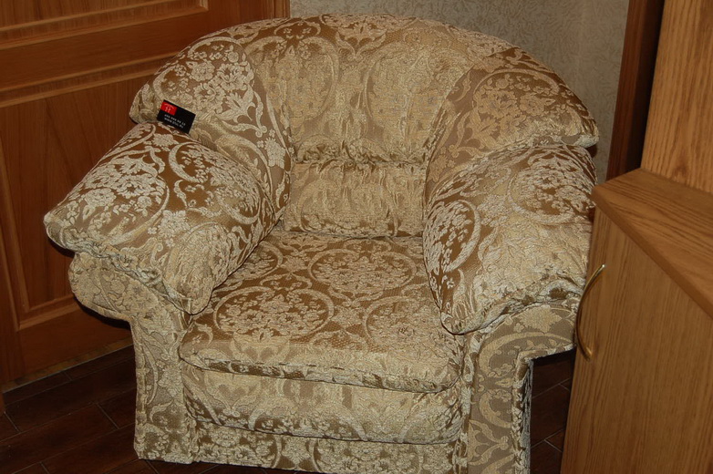 Волжская - реставрация стульев, материал шенилл