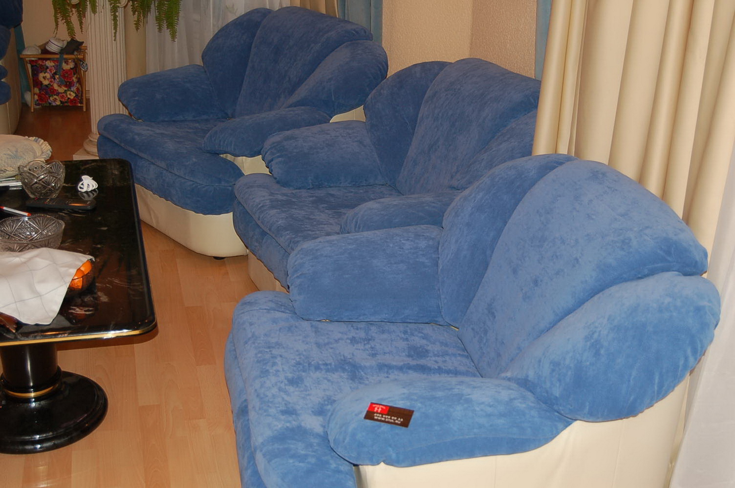 Мытищи - реставрация диванов, материал велюр