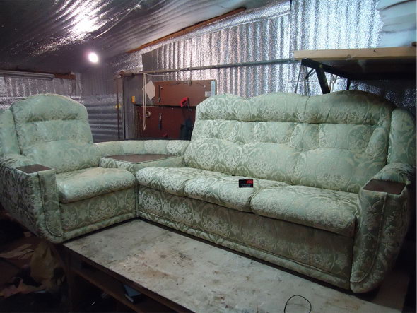 Снегири - реставрация диванов, материал шенилл