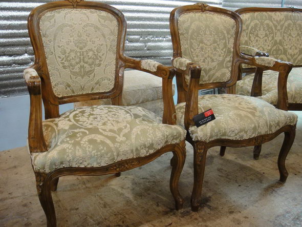 Бауманская - реставрация стульев, материал рококо