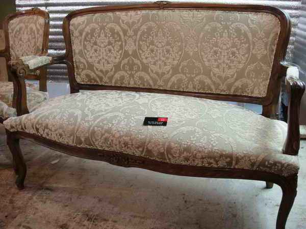 Международная - реставрация диванов, материал искусственная кожа