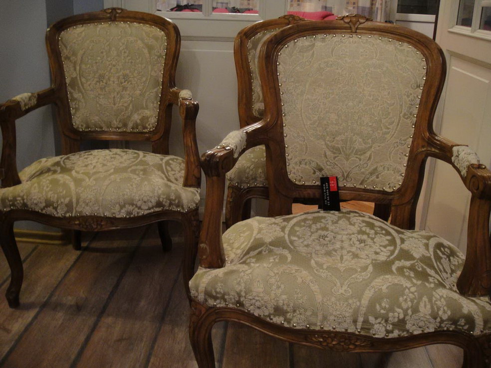 Марьина Роща - реставрация диванов, материал флис